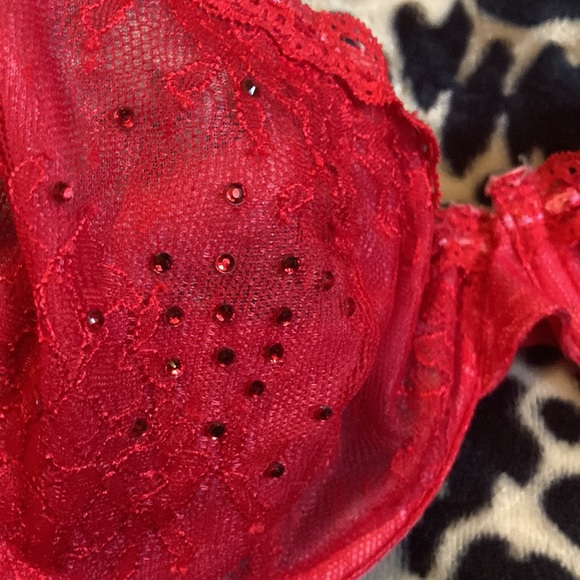 Red Lace Bra with Rhinestone - Picture 2 of 7